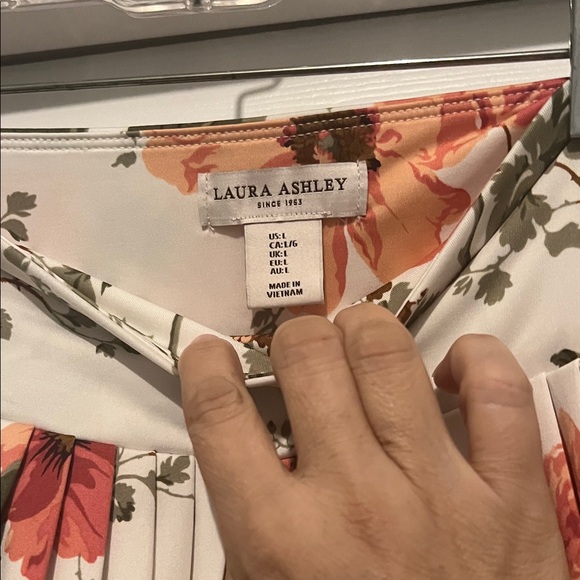 Laura Ashley Floral Mini Skirt in Pink and Cream - Picture 6 of 7